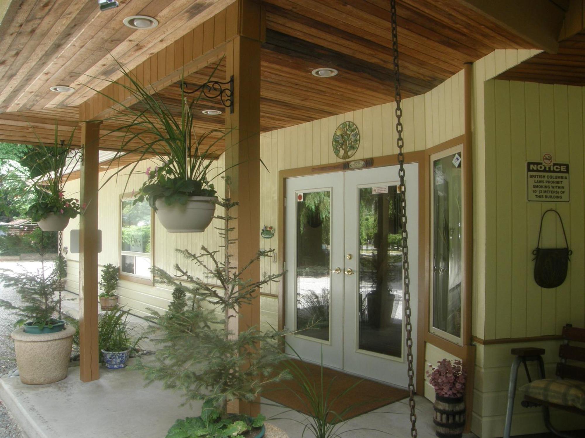 Cedar Wood 4* Port Alberni