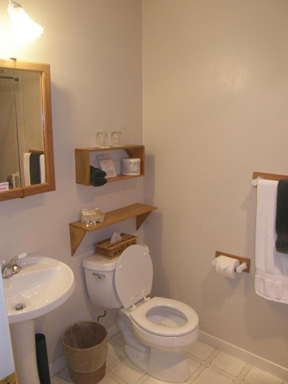 Cedar Wood Bed & Breakfast Port Alberni