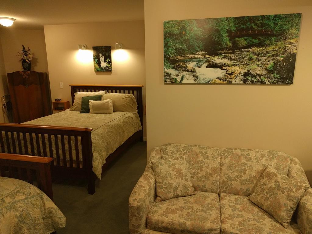 Cedar Wood 4*