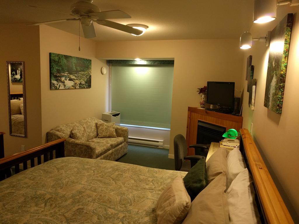 Cedar Wood Bed & Breakfast 4*
