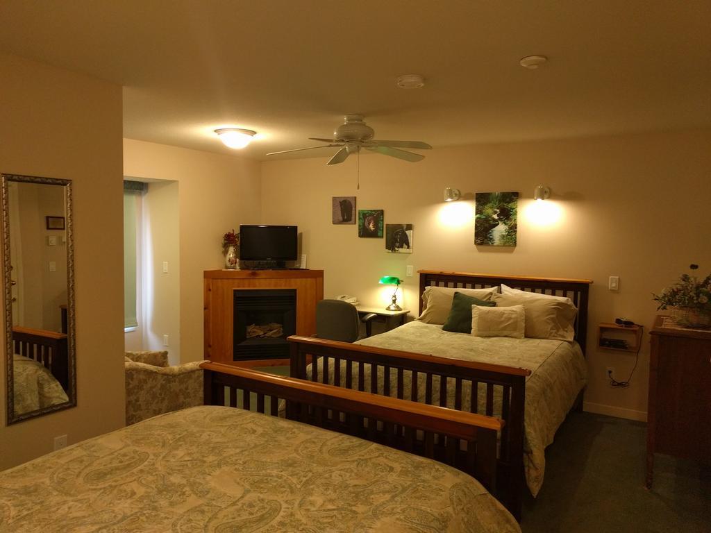 Cedar Wood Bed & Breakfast Port Alberni
