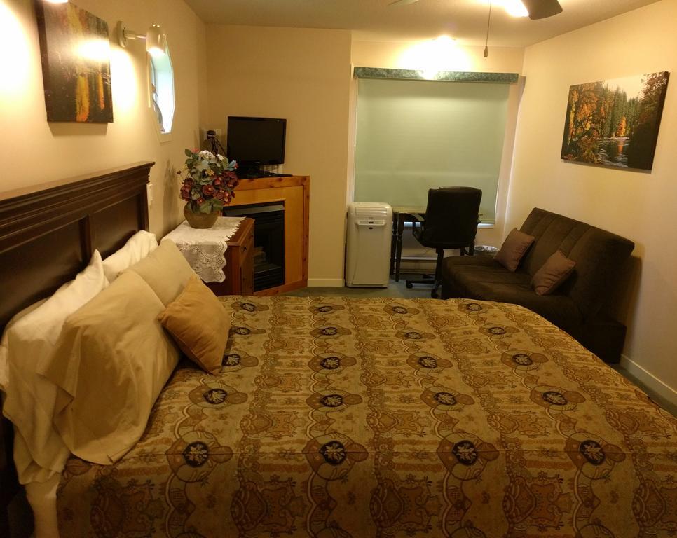 Cedar Wood Bed & Breakfast Port Alberni