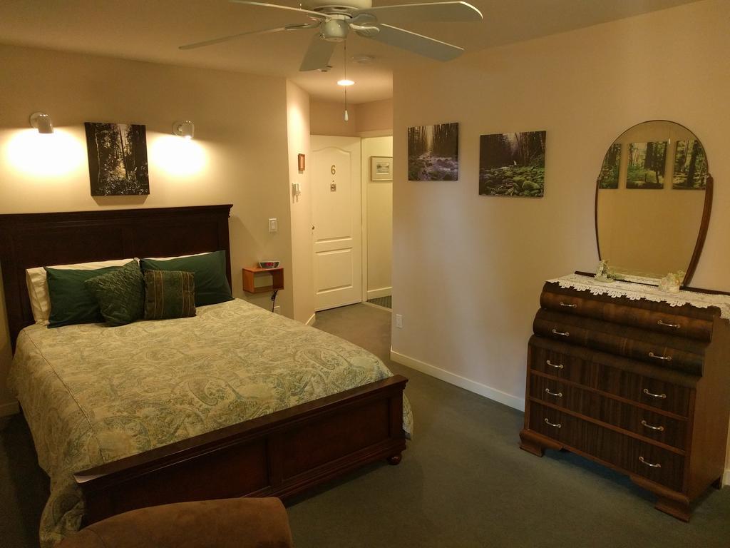 Cedar Wood Bed & Breakfast