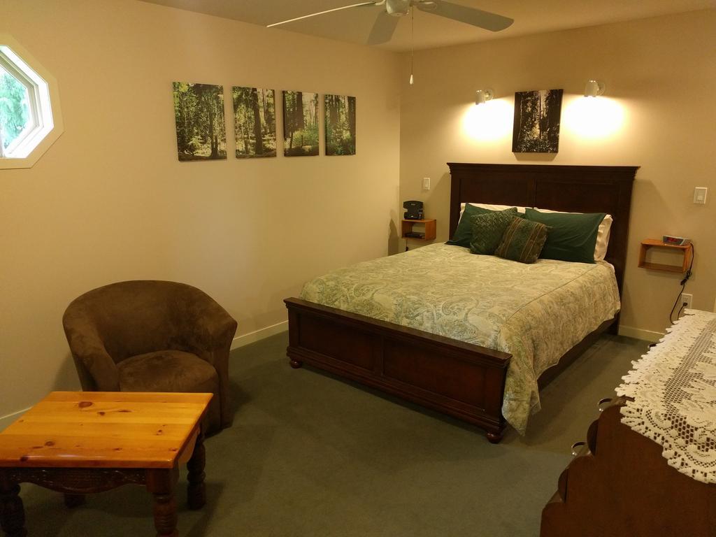 Cedar Wood 4*