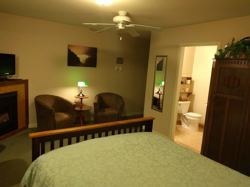 Cedar Wood 4*