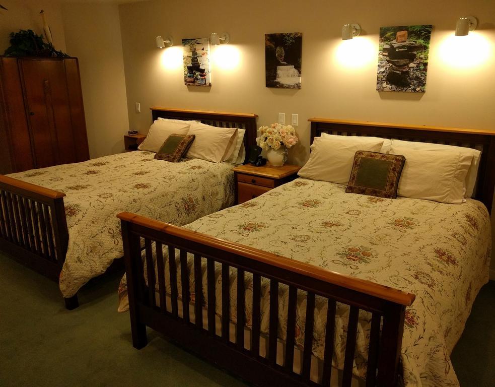 Cedar Wood Bed & Breakfast Port Alberni