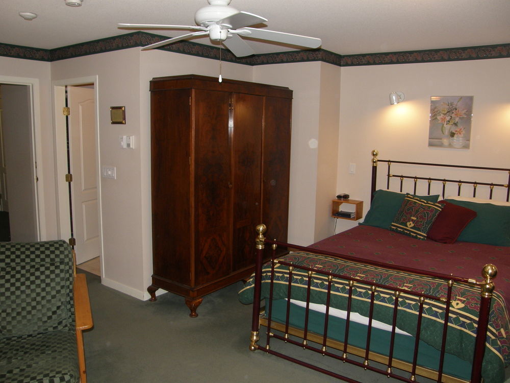 Cedar Wood Bed & Breakfast 4*