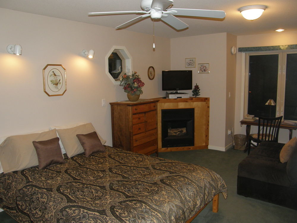 Cedar Wood Bed & Breakfast Port Alberni