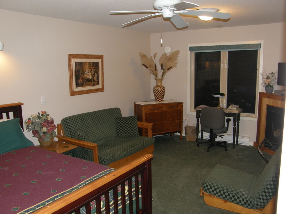 Cedar Wood Bed & Breakfast 4*