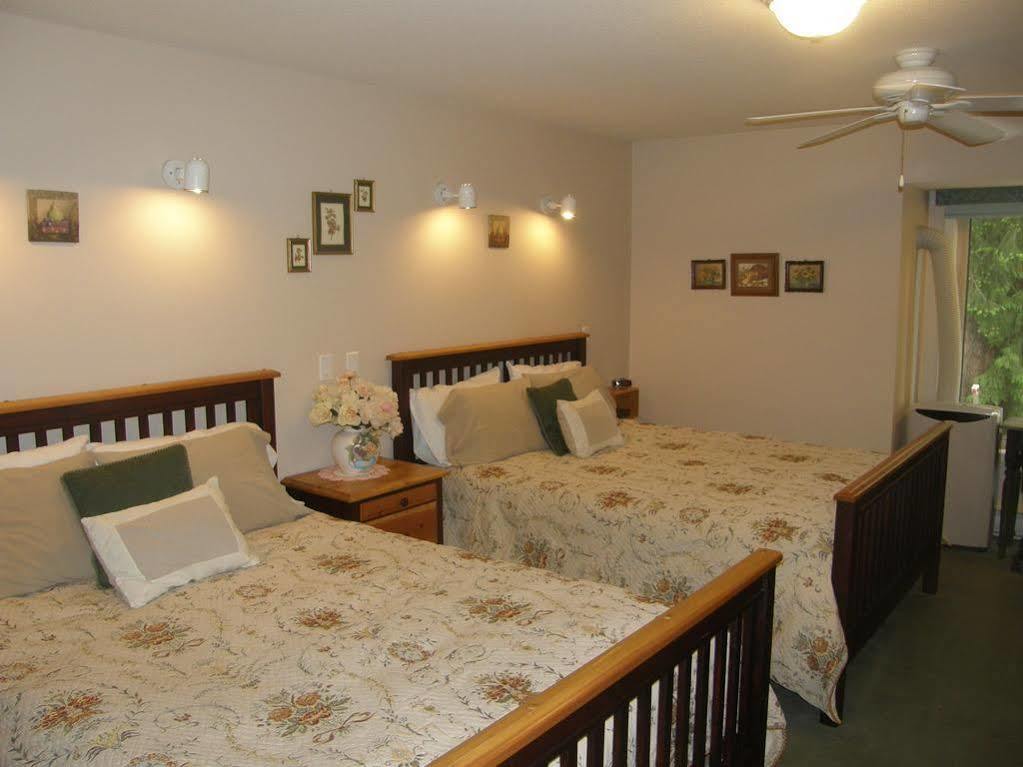 Cedar Wood Bed & Breakfast Port Alberni