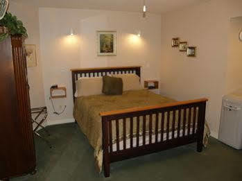 Bed & Breakfast Cedar Wood 4*