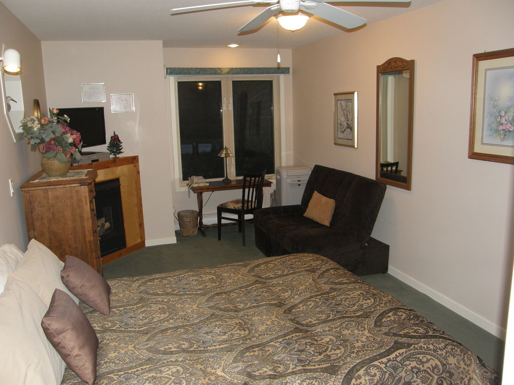 Cedar Wood 4* Port Alberni